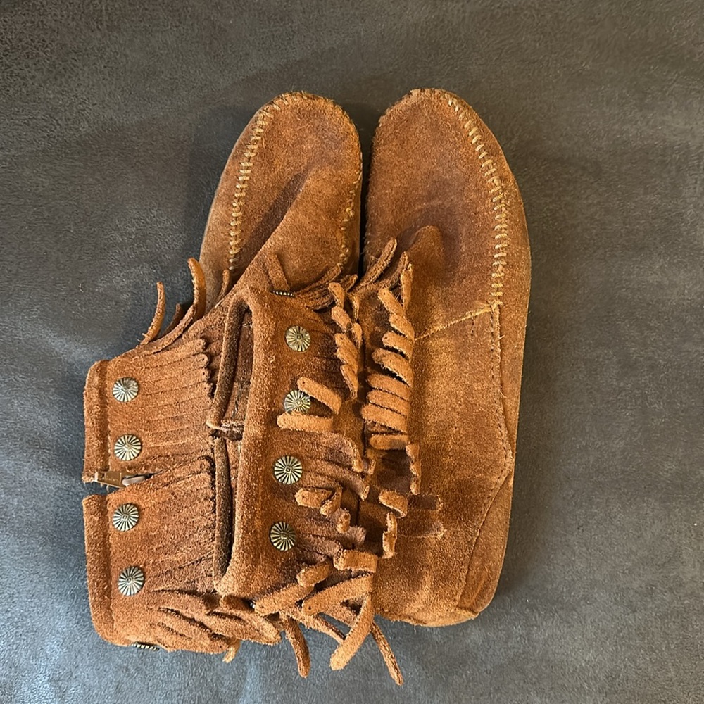 Minnetonka Women's Double Fringe Side-Zip Boots